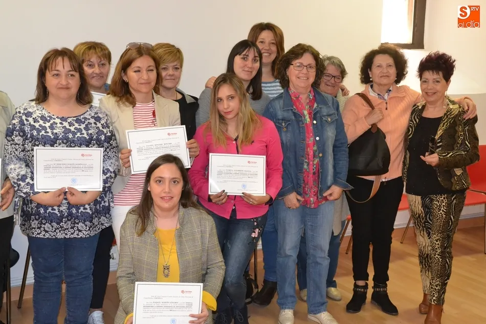 Foto 3 - Una docena de personas finaliza su formaci&oacute;n en la atenci&oacute;n sociosanitaria en instituciones...