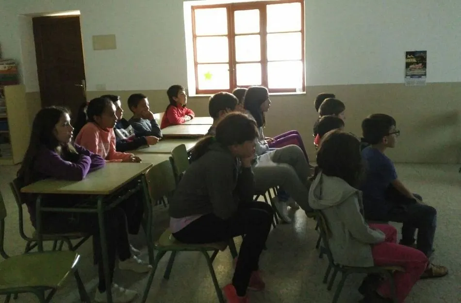 Foto 5 - Interesante charla sobre el acoso escolar y los riesgos en Internet en el colegio de Barruecopardo  
