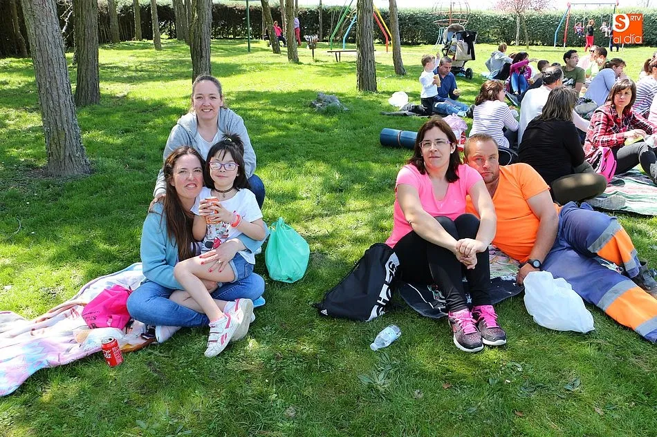Foto 8 - Solidaria y soleada Operaci&oacute;n Bocata en Los Santos