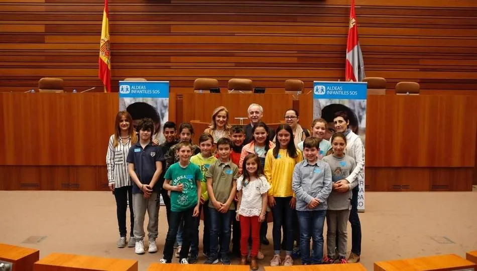 Alumnos del CRA Campo de Argañán ejercen por un día como parlamentarios en las Cortes  