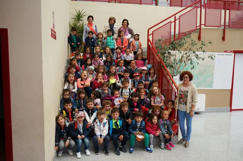 Foto 10 - Los alumnos de Infantil del CEIP Villares de la Reina visitan la biblioteca  