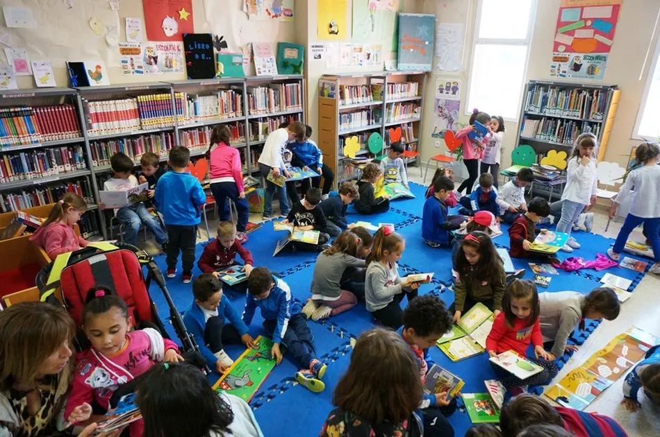 Foto 6 - Los alumnos de Infantil del CEIP Villares de la Reina visitan la biblioteca  