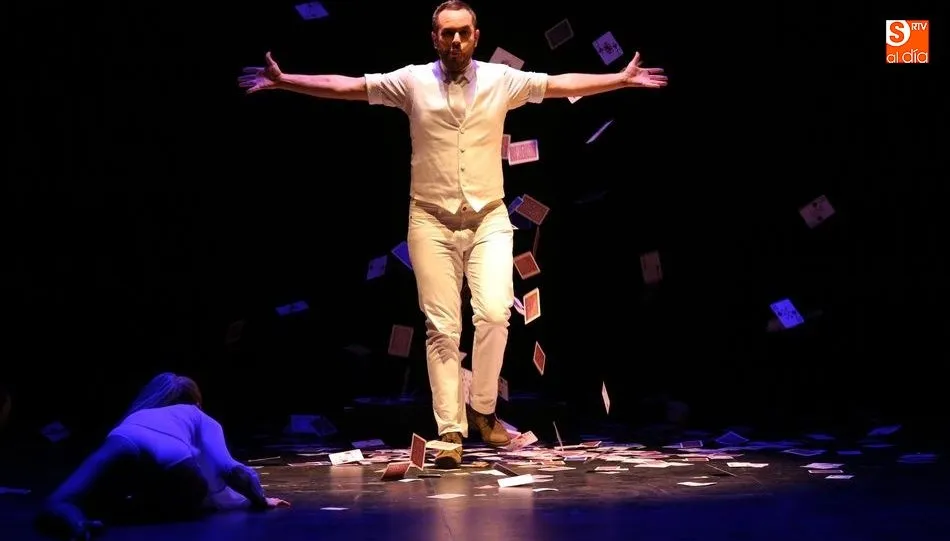 Blass, durante uno de los trucos de su representación. Fotos: Alberto Martín