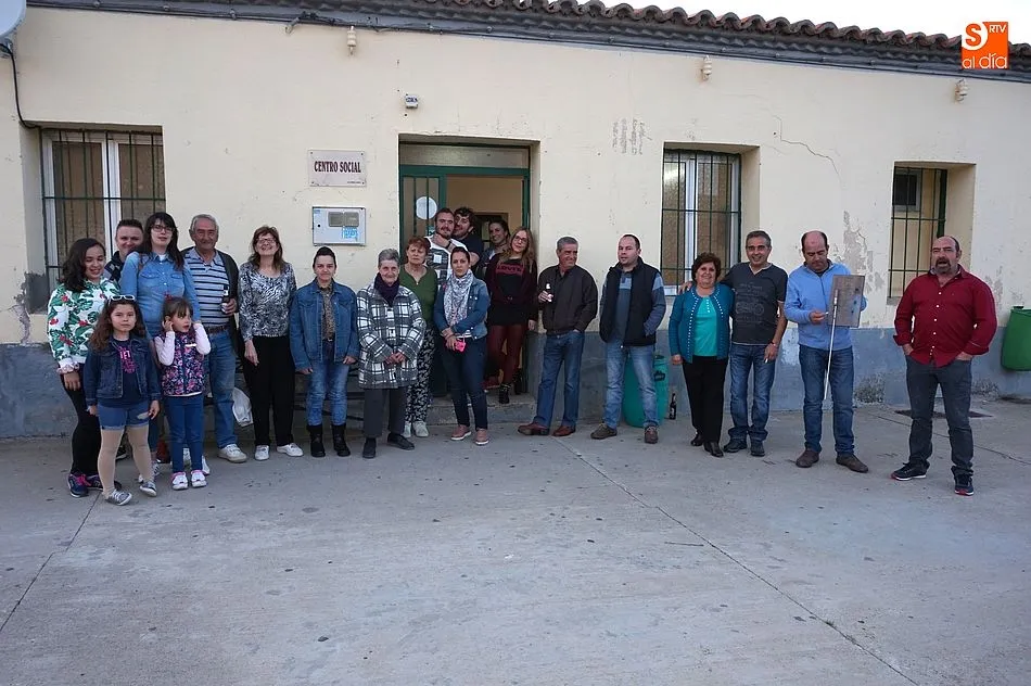 Los vecinos acudieron al chupinazo que marcó el inicio de los festejos