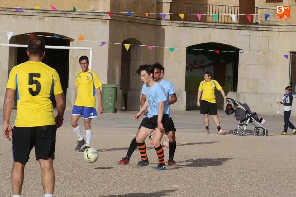 Foto 9 - Gran ambiente entre los colegiales de Maristas por las fiestas del centro