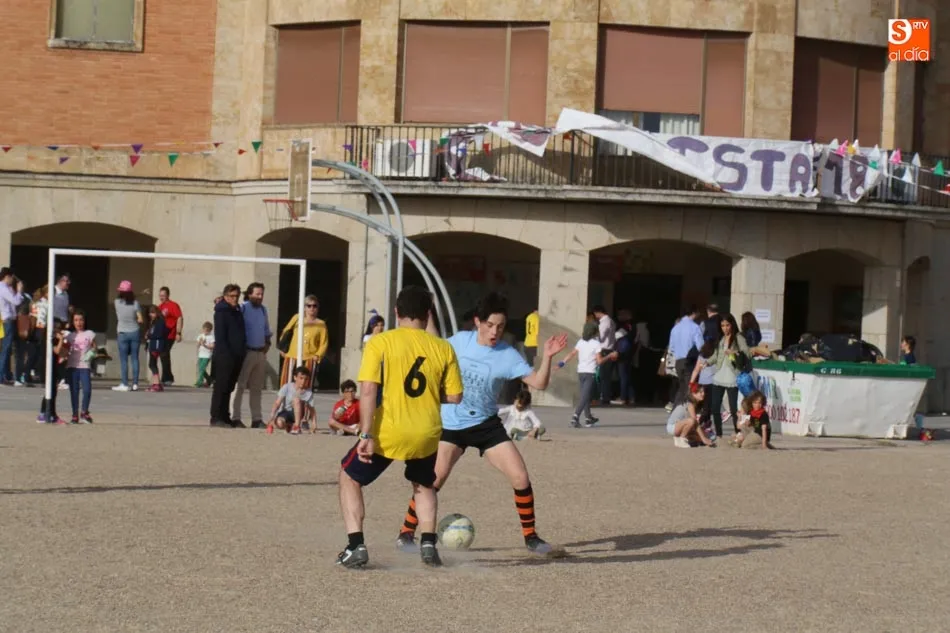 Foto 6 - Gran ambiente entre los colegiales de Maristas por las fiestas del centro