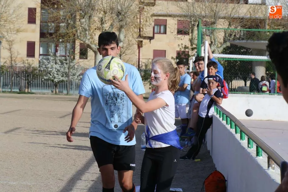 Foto 4 - Gran ambiente entre los colegiales de Maristas por las fiestas del centro