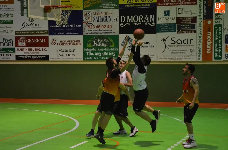 Foto 9 - [M 20-24 ABR] Pleno de clasificaciones en los Juegos Escolares de f&uacute;tbol sala en la jornada...