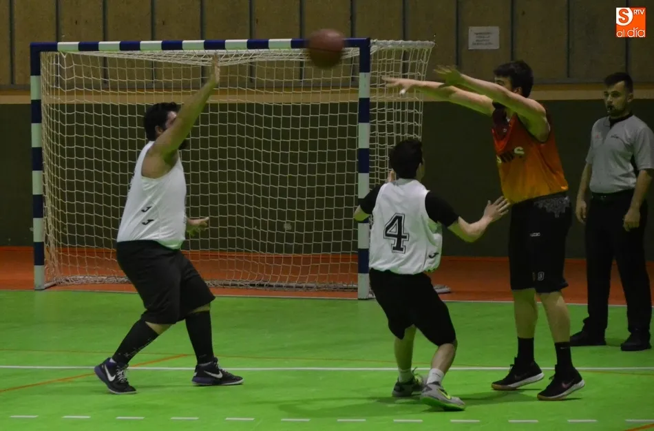 Foto 7 - [M 20-24 ABR] Pleno de clasificaciones en los Juegos Escolares de f&uacute;tbol sala en la jornada...