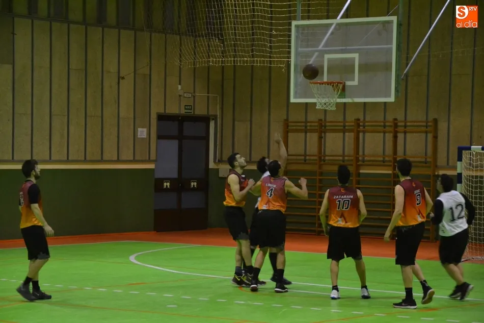 Foto 4 - [M 20-24 ABR] Pleno de clasificaciones en los Juegos Escolares de f&uacute;tbol sala en la jornada...