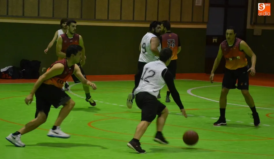 Foto 3 - [M 20-24 ABR] Pleno de clasificaciones en los Juegos Escolares de f&uacute;tbol sala en la jornada...