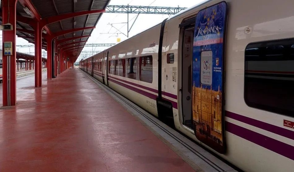 Foto 7 - Los trenes Alvia promocionan por el pa&iacute;s a Salamanca y el VIII Centenario de la Universidad