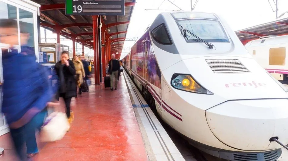 Foto 6 - Los trenes Alvia promocionan por el pa&iacute;s a Salamanca y el VIII Centenario de la Universidad
