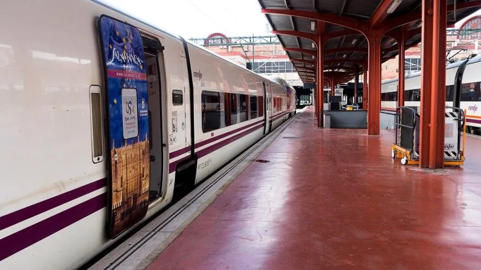 Foto 3 - Los trenes Alvia promocionan por el pa&iacute;s a Salamanca y el VIII Centenario de la Universidad