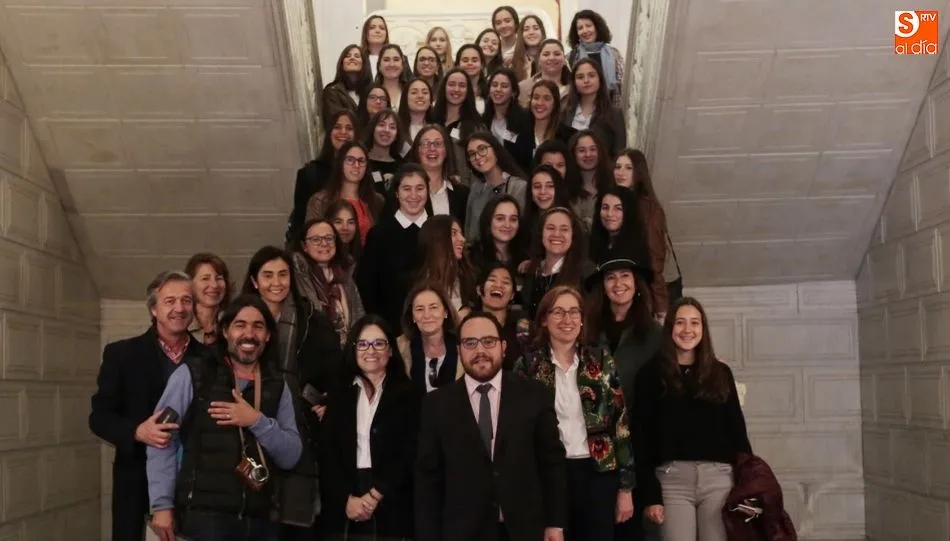 Participantes de la I liga de debate ‘Mujeres en Acción’ , en el Ayuntamiento. Foto de Alejandro López