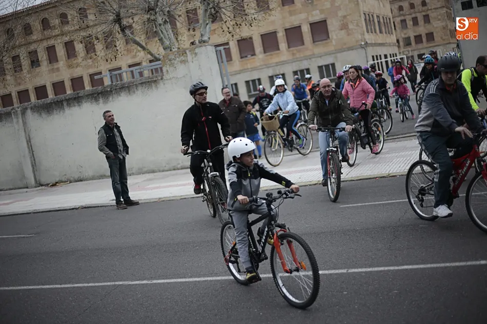 Foto 11 - Buen ambiente y diversi&oacute;n en la marcha cicloturista del colegio Marista