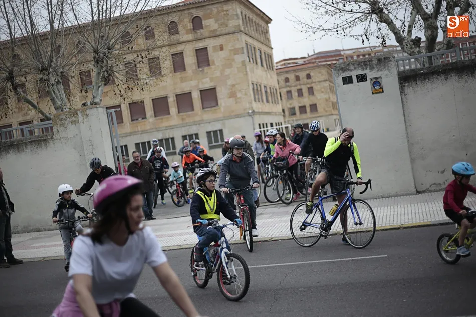 Foto 10 - Buen ambiente y diversi&oacute;n en la marcha cicloturista del colegio Marista