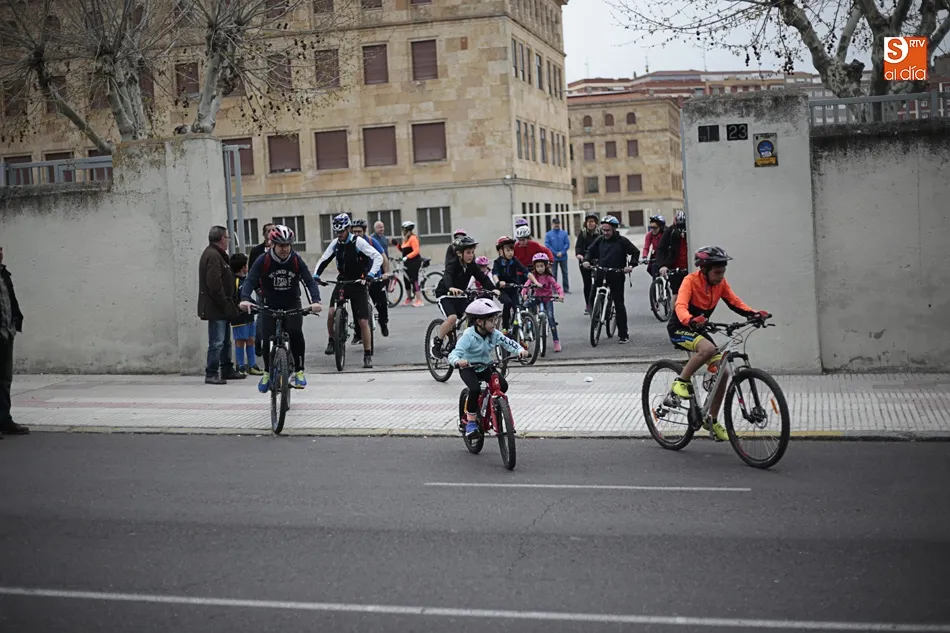 Foto 7 - Buen ambiente y diversi&oacute;n en la marcha cicloturista del colegio Marista