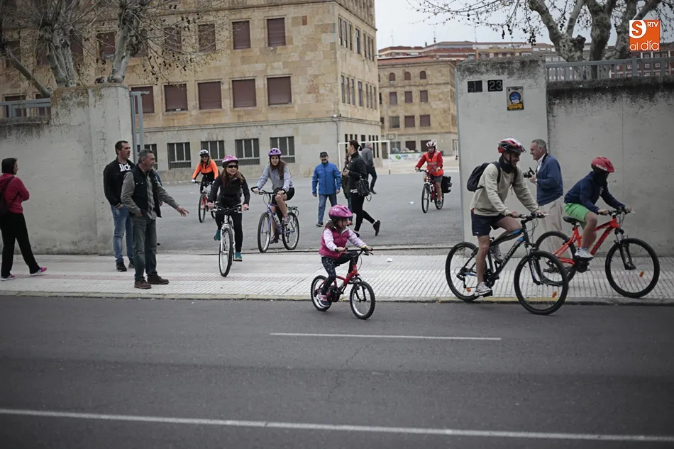 Foto 4 - Buen ambiente y diversi&oacute;n en la marcha cicloturista del colegio Marista