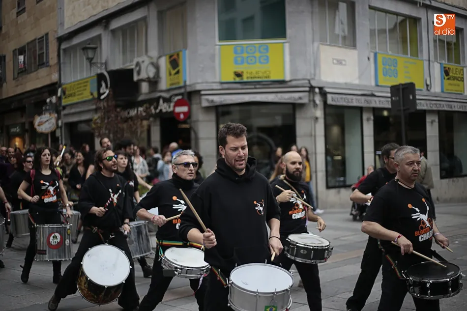 Foto 11 - Cinco batucadas conquistan el centro de la ciudad con sus ritmos brasile&ntilde;os