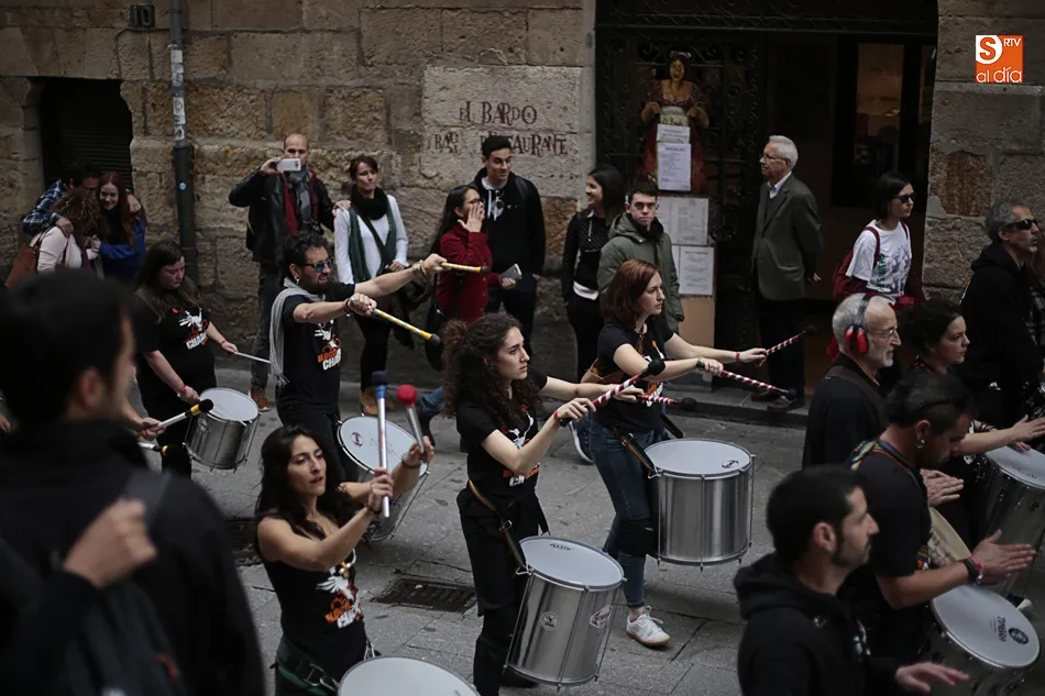 Foto 4 - Cinco batucadas conquistan el centro de la ciudad con sus ritmos brasile&ntilde;os