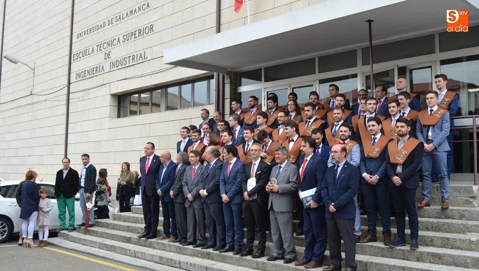 Graduados de la promoción de 2018 en la Escuela Superior de Ingeniería Industrial