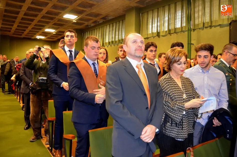 Foto 8 - El Rector de la USAL preside este a&ntilde;o las graduaciones en la Escuela Superior de Ingenier&iacute;a  