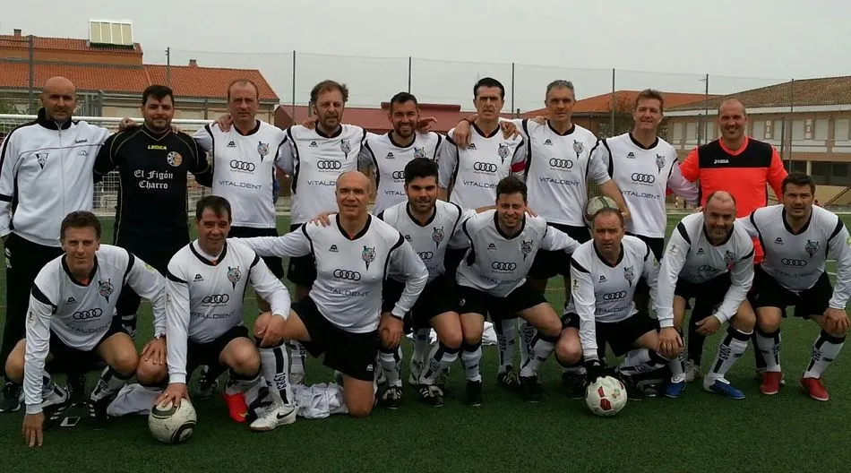 Los veteranos de la UDS, antes del comienzo del primer partido.