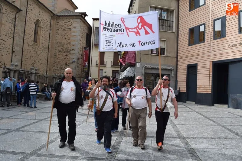 Foto 7 - Un centenar de peregrinos culmina la primera jornada teresiana de peregrinaci&oacute;n y cultura