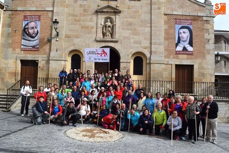 Grupo de peregrinos a su llegada a la Plaza de Santa Teresa