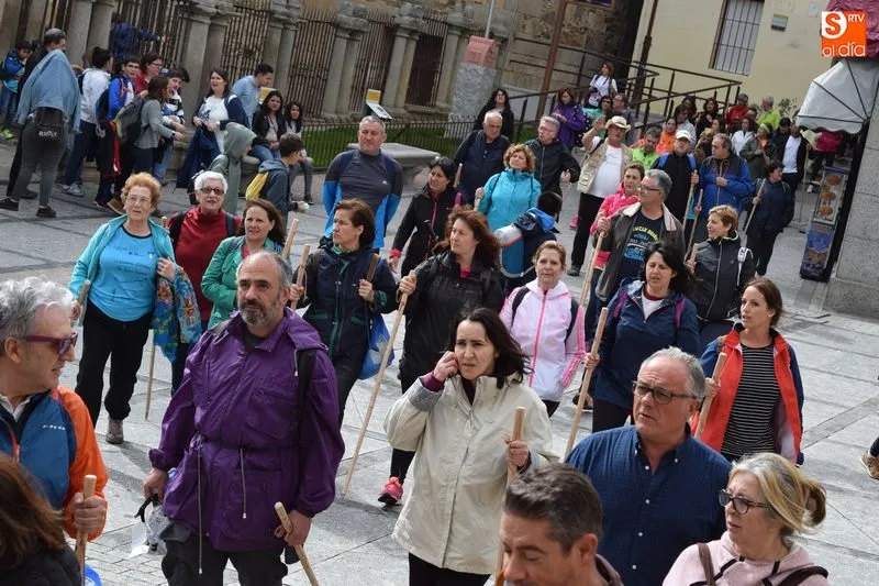 Foto 4 - Un centenar de peregrinos culmina la primera jornada teresiana de peregrinaci&oacute;n y cultura