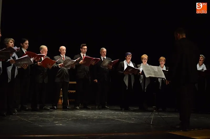 La Coral Albense fue la encargada de abrir el certamen de corales