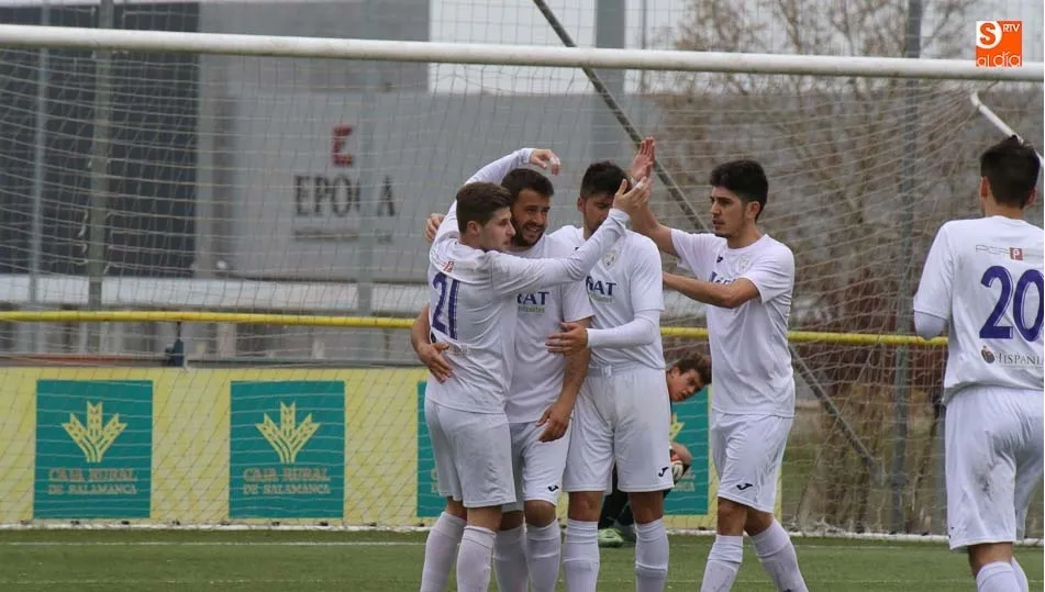 Los jugadores del Ribert celebran uno de los goles marcados esta tarde. Fotos: Alberto Martín