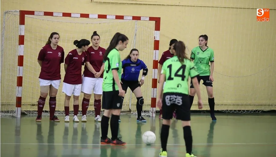 Una acción del encuentro disputado esta tarde. Fotos: Alberto Martín