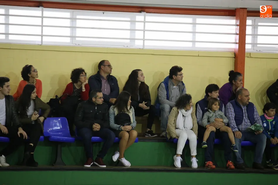 Foto 6 - Las chicas de la Universidad se afianzan en el liderato tras ganar el derbi al Inter Sala (2-3)