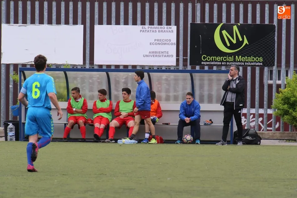 Foto 11 - Dura derrota del Navega en Liga Nacional y Unionistas cae y el Bembibre le arrebata el puesto de...