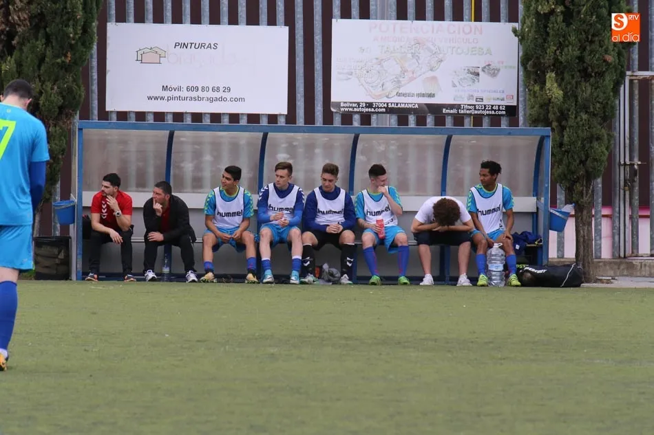 Foto 10 - Dura derrota del Navega en Liga Nacional y Unionistas cae y el Bembibre le arrebata el puesto de...