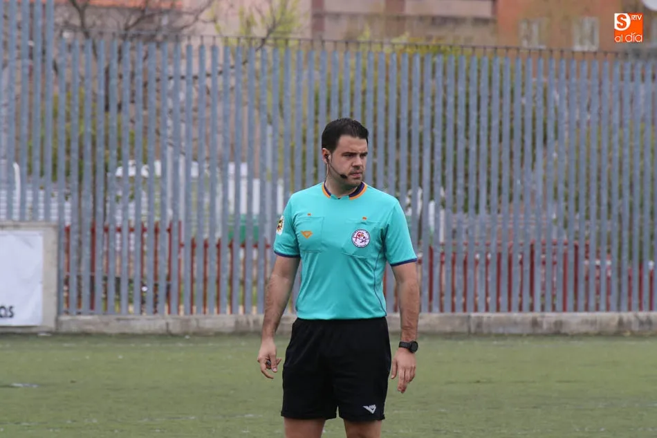 Foto 9 - Dura derrota del Navega en Liga Nacional y Unionistas cae y el Bembibre le arrebata el puesto de...