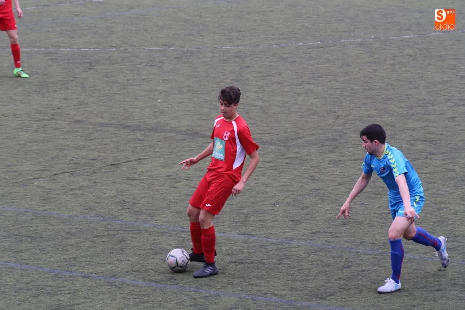 Foto 8 - Dura derrota del Navega en Liga Nacional y Unionistas cae y el Bembibre le arrebata el puesto de...