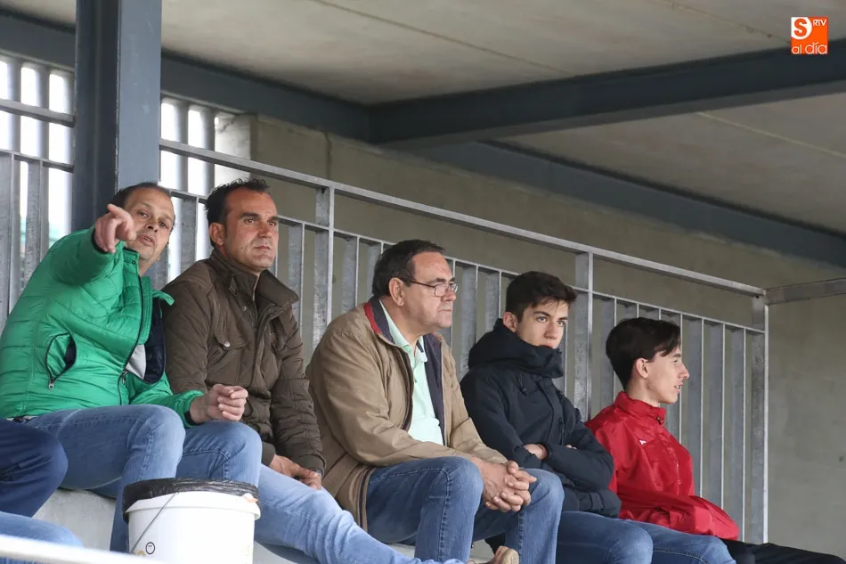Foto 7 - Dura derrota del Navega en Liga Nacional y Unionistas cae y el Bembibre le arrebata el puesto de...