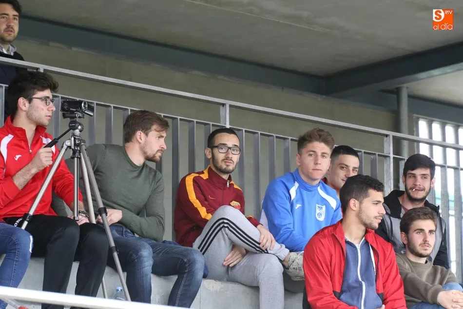 Foto 3 - Dura derrota del Navega en Liga Nacional y Unionistas cae y el Bembibre le arrebata el puesto de...