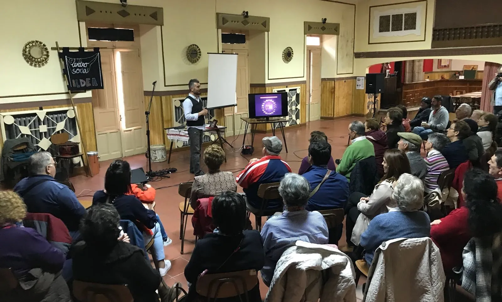 Una charla sobre instrumentos da el pistoletazo a los actos festivos del Botón Charro  