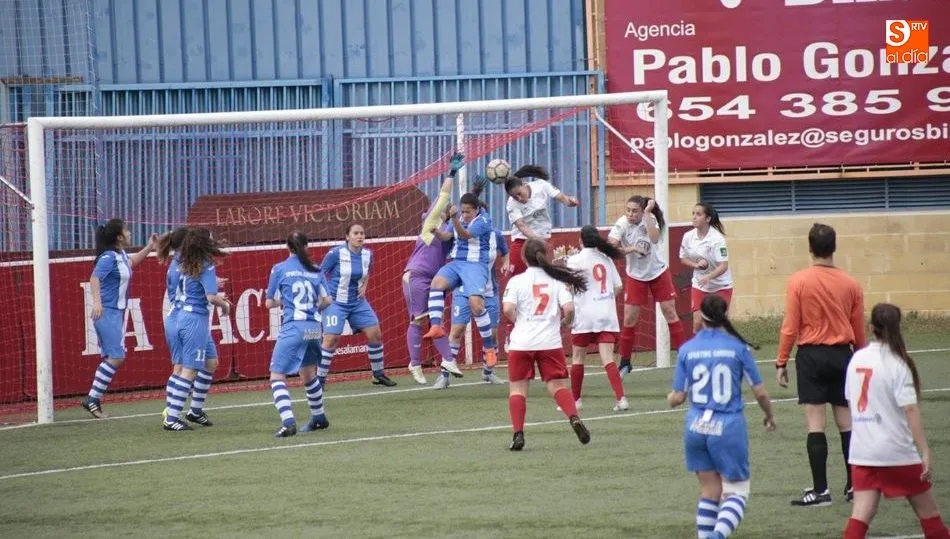 Una acción del partido. Alejandro López