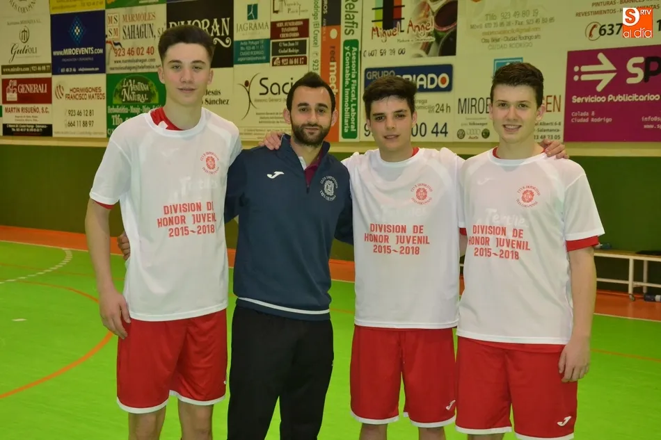 Foto 5 - El III Juvenil jubila a una generaci&oacute;n y da la bienvenida a otra con una c&oacute;moda goleada  