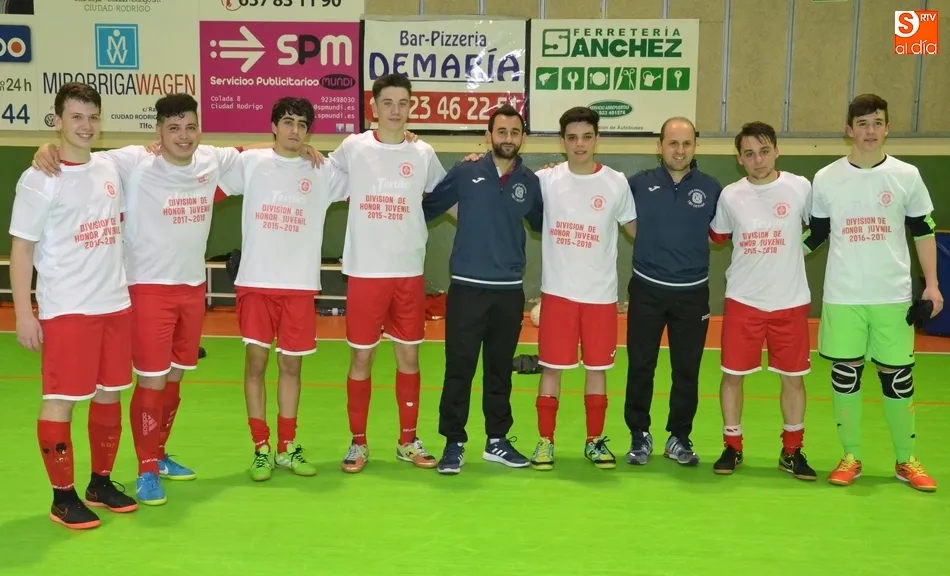 Foto 8 - El III Juvenil jubila a una generaci&oacute;n y da la bienvenida a otra con una c&oacute;moda goleada  