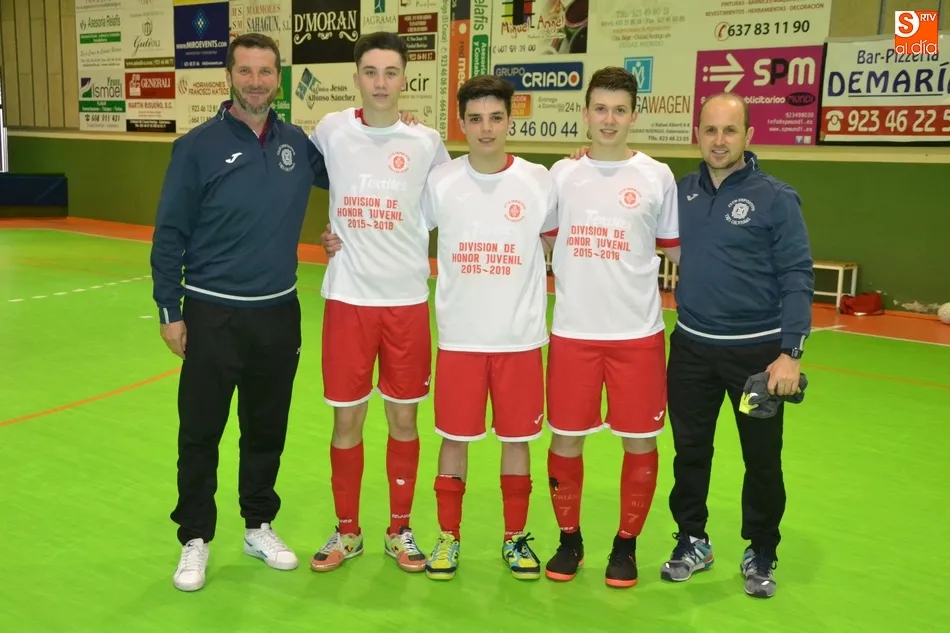 Foto 6 - El III Juvenil jubila a una generaci&oacute;n y da la bienvenida a otra con una c&oacute;moda goleada  