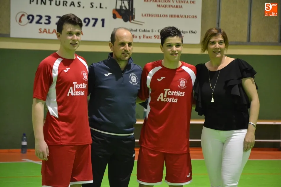 Foto 3 - El III Juvenil jubila a una generaci&oacute;n y da la bienvenida a otra con una c&oacute;moda goleada  