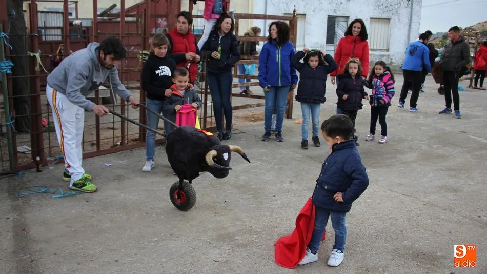 Los más pequeños disfrutaron con el encierro de carretones / FOTOS: MARIBEL SÁNCHEZ