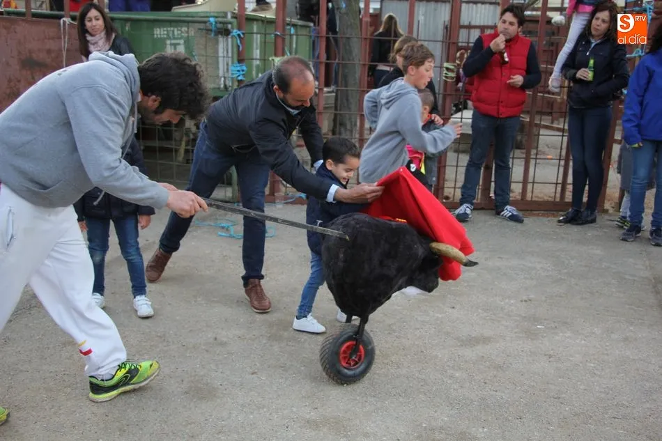 Foto 2 - Los m&aacute;s peque&ntilde;os tambi&eacute;n celebran San Jorge en Olmedo  