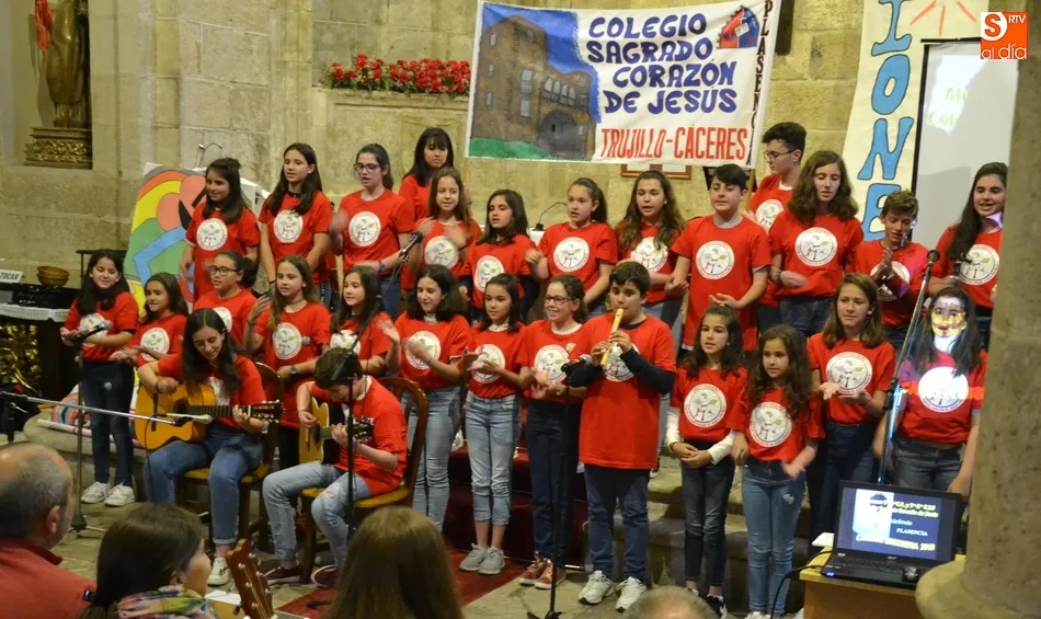 Uno de los grupos que actuó en la Iglesia de San Pedro-San Isidoro | Fotos @kisanghani